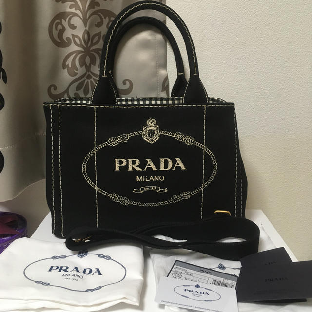 PRADA(プラダ)の美品　PRADA カナパ   S ブラック　チェック レディースのバッグ(トートバッグ)の商品写真