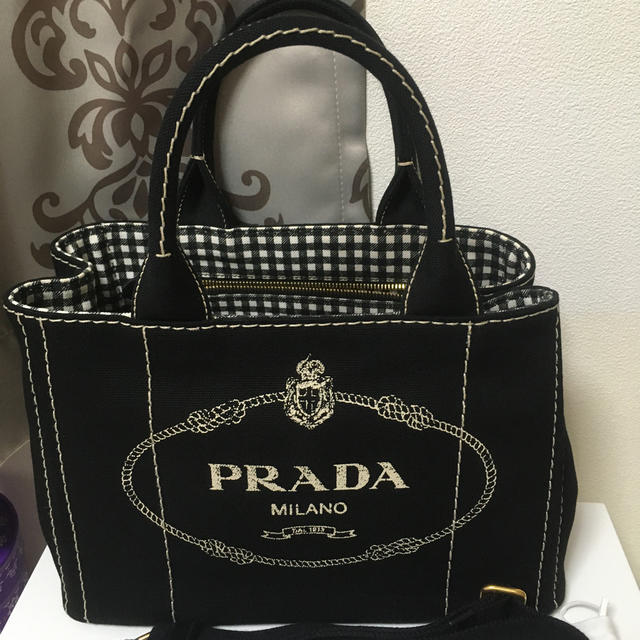 PRADA(プラダ)の美品　PRADA カナパ   S ブラック　チェック レディースのバッグ(トートバッグ)の商品写真