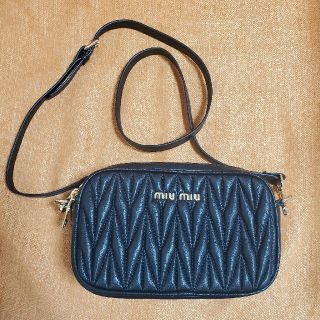 ミュウミュウ(miumiu)のmiumiu ショルダーバッグ(ショルダーバッグ)