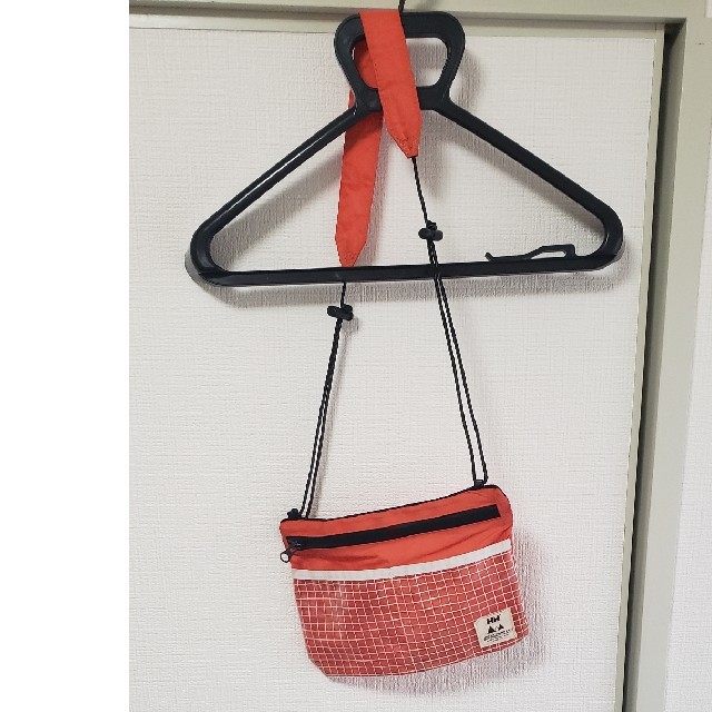 ヘリーハンセン　サコッシュ　オレンジ メンズのバッグ(ボディーバッグ)の商品写真