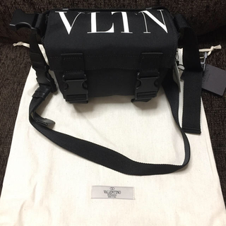 ヴァレンティノ(VALENTINO)の新品未使用　VLTN VALENTINO ロゴ　ベルトバッグ　ショルダーバッグ(ボディーバッグ)