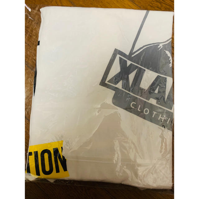XLARGE(エクストララージ)の【FR2 × XLARGE】 Random Logo Tee  ホワイトMサイズ メンズのトップス(Tシャツ/カットソー(半袖/袖なし))の商品写真