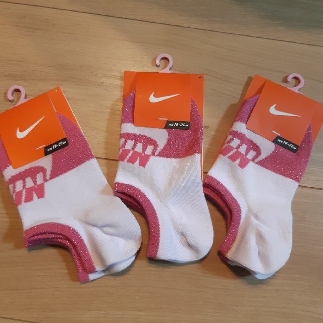 NIKE(ナイキ)のナイキ靴下　女の子　19～21㎝ キッズ/ベビー/マタニティのこども用ファッション小物(靴下/タイツ)の商品写真