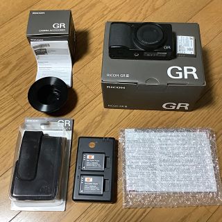 リコー(RICOH)の【美品】RICOH GRIII + アクセサリー（リコー GR3）(コンパクトデジタルカメラ)