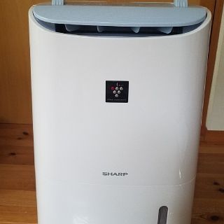 シャープ(SHARP)のSHARP衣類乾燥除湿機CV-F71-W 　美品中古(加湿器/除湿機)