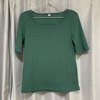 ユニクロ(UNIQLO)の【美品】 UNIQLO トップス グリーン（本日限定値下げ）(カットソー(半袖/袖なし))