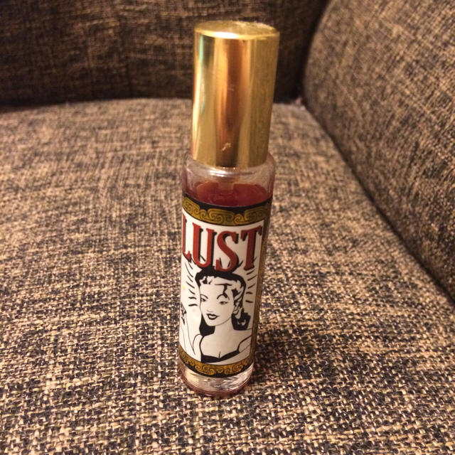 LUSH(ラッシュ)のLUSTパフューム10ml コスメ/美容の香水(ユニセックス)の商品写真