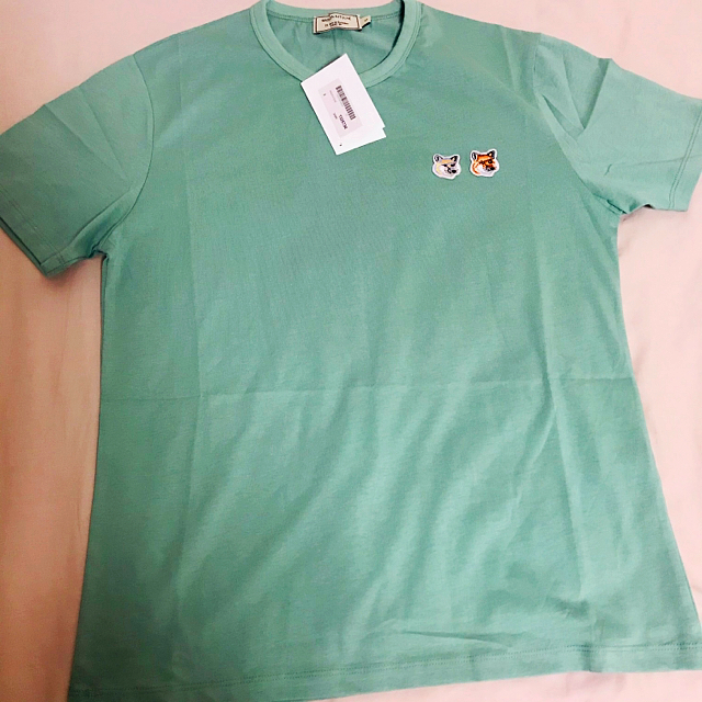 MAISON KITSUNE'(メゾンキツネ)のメゾンキツネ ロゴ Tシャツ【限定品】 レディースのトップス(Tシャツ(半袖/袖なし))の商品写真