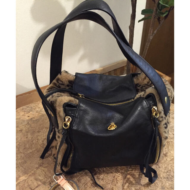 LAZY SUSAN(レイジースーザン)のシープ革のムートンバック レディースのバッグ(ハンドバッグ)の商品写真