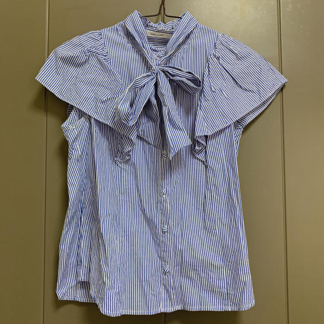 REDYAZEL(レディアゼル)のストライプフリルブラウス レディースのトップス(シャツ/ブラウス(半袖/袖なし))の商品写真