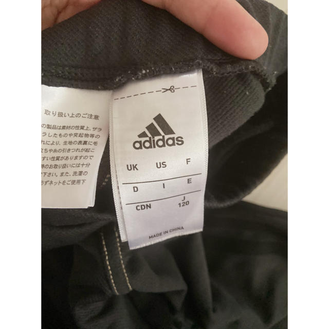 adidas(アディダス)のadidas アディダス デニム生地　ジャージ　パンツ　120cm キッズ/ベビー/マタニティのキッズ服男の子用(90cm~)(パンツ/スパッツ)の商品写真