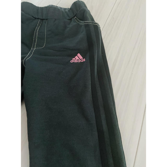 adidas(アディダス)のadidas アディダス デニム生地　ジャージ　パンツ　120cm キッズ/ベビー/マタニティのキッズ服男の子用(90cm~)(パンツ/スパッツ)の商品写真