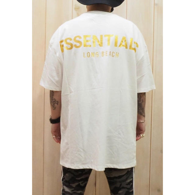 FEAR OF GOD(フィアオブゴッド)のFOG Essentials LONG BEACH LOGO T-Shirt メンズのトップス(Tシャツ/カットソー(半袖/袖なし))の商品写真