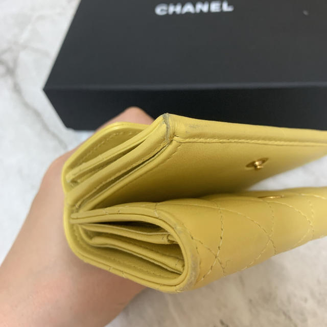 CHANEL(シャネル)のCHANEL ボーイシャネル 三つ折り　財布 イエロー ラムスキン レディースのファッション小物(財布)の商品写真