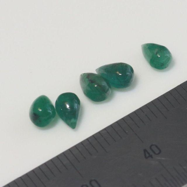 エメラルドのドロップ5ピースで2.64ct 2