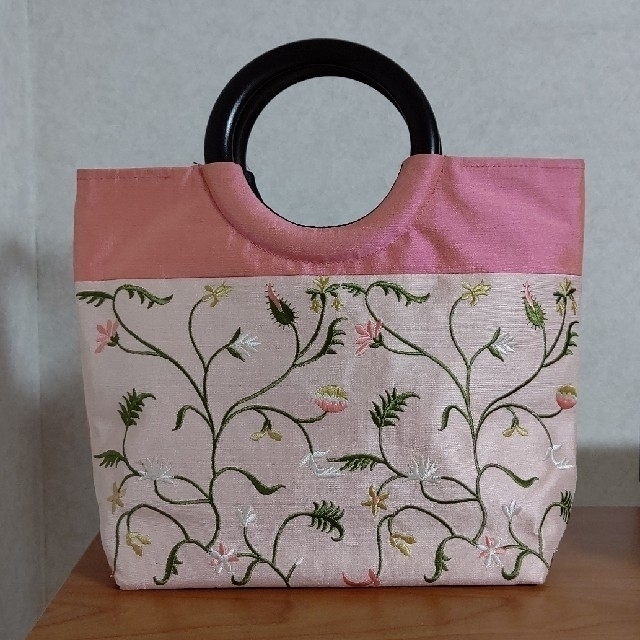 ベトナム製 シルク 刺繍 バッグ レディースのバッグ(ハンドバッグ)の商品写真