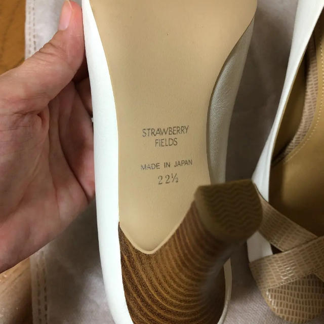 STRAWBERRY-FIELDS(ストロベリーフィールズ)の美品　ストロベリーフィールズ　パンプス　オープントゥ　22.5cm レディースの靴/シューズ(ハイヒール/パンプス)の商品写真