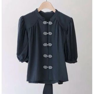 カスタネ(Kastane)のidem Back Ribbon China Blouse dark gray(シャツ/ブラウス(半袖/袖なし))