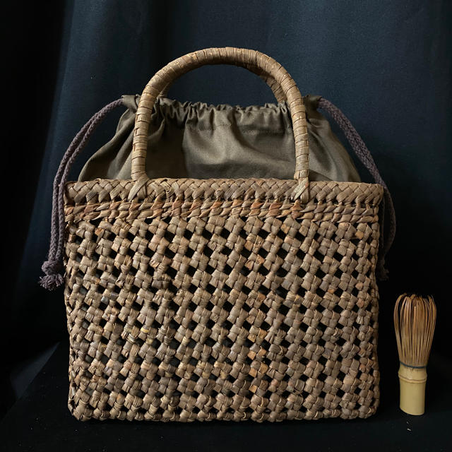 欲しいの 国産5ミリ一番皮 匠の技 最高級品 職人手編み 四方花編み 山葡萄籠バッグ - かごバッグ/ストローバッグ