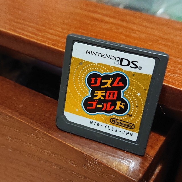 ニンテンドーDS(ニンテンドーDS)のUSED／ニンテンドーDS リズム天国ゴールド エンタメ/ホビーのゲームソフト/ゲーム機本体(携帯用ゲームソフト)の商品写真