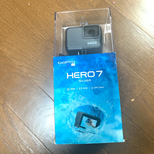 GoPro(ゴープロ)のgopro Hero7 silver 新品　SDカード付き スマホ/家電/カメラのカメラ(コンパクトデジタルカメラ)の商品写真