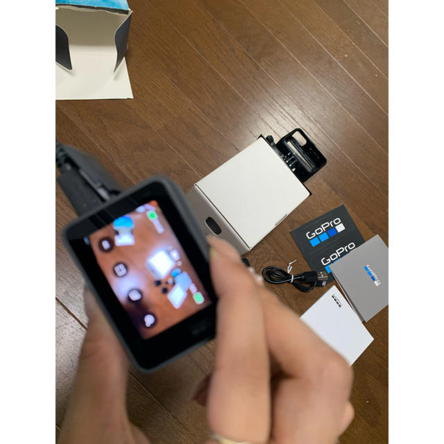 GoPro(ゴープロ)のgopro Hero7 silver 新品　SDカード付き スマホ/家電/カメラのカメラ(コンパクトデジタルカメラ)の商品写真