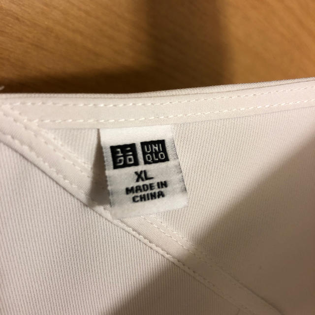 UNIQLO(ユニクロ)のUNIQLO Ｖネックブラウス レディースのトップス(シャツ/ブラウス(半袖/袖なし))の商品写真