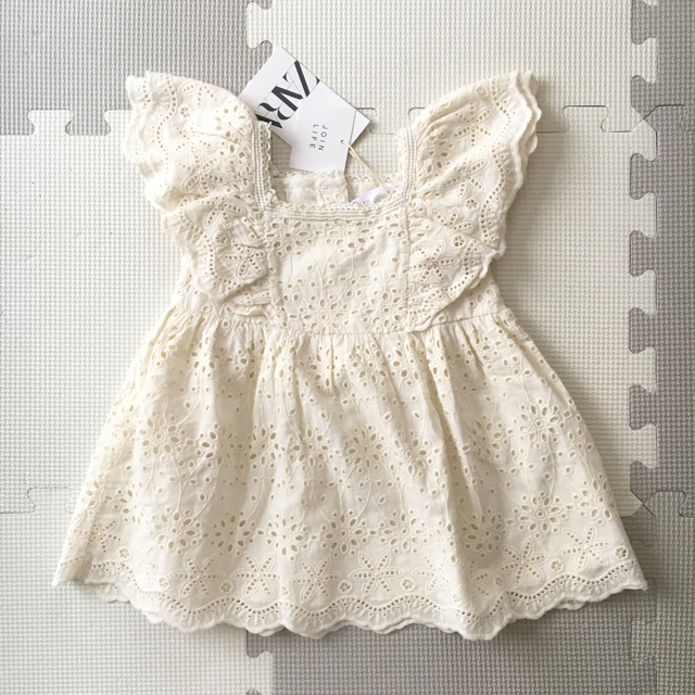 ZARA KIDS(ザラキッズ)の【ももちゃん様】ZARA ザラ キッズ ベビー  レース刺繍 ワンピース 74 キッズ/ベビー/マタニティのベビー服(~85cm)(ワンピース)の商品写真