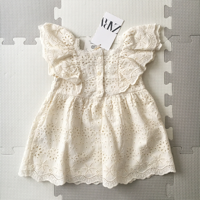 ZARA KIDS(ザラキッズ)の【ももちゃん様】ZARA ザラ キッズ ベビー  レース刺繍 ワンピース 74 キッズ/ベビー/マタニティのベビー服(~85cm)(ワンピース)の商品写真