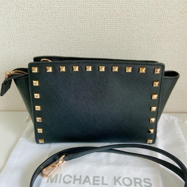 Michael Kors(マイケルコース)のMichaelKors スタッズショルダーバッグ（ブラック） レディースのバッグ(ショルダーバッグ)の商品写真