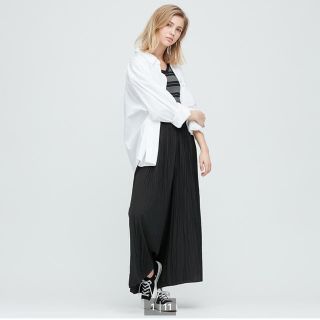 ユニクロ(UNIQLO)の【美品】ユニクロ　ワッシャーサテンスカートパンツ(ロングスカート)