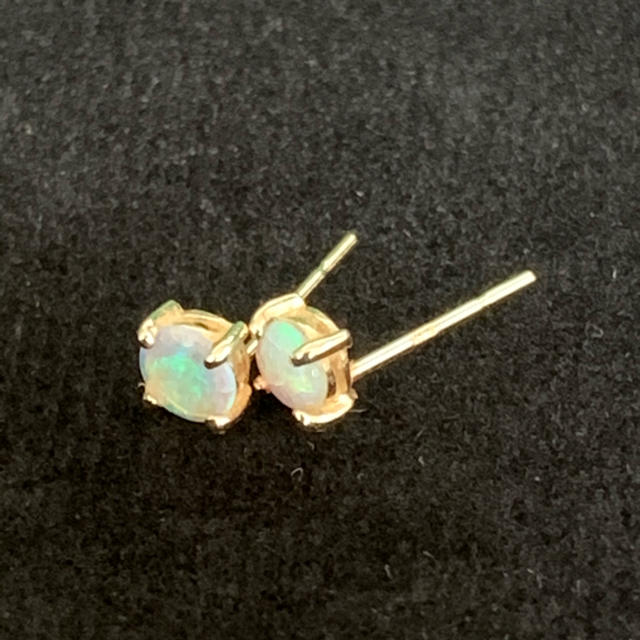 ピアス　k14 オパール レディースのアクセサリー(ピアス)の商品写真