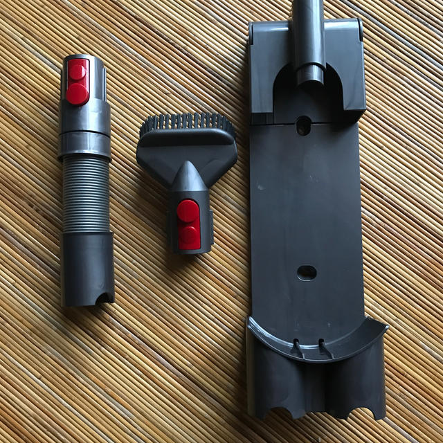Dyson SV10 v8 fluffy 付属品6点付き - 掃除機 Dyson SV10 v8 fluffy 付属品6点付き - 掃除機