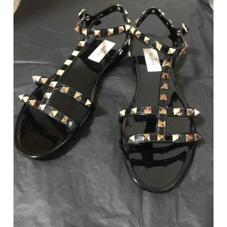 ヴァレンティノ(VALENTINO)のVALENTINO ロックスタッズサンダル(サンダル)