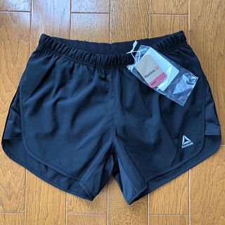 リーボック(Reebok)のリーボック　レディースランニングショートパンツ　M 新品(ウェア)