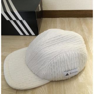 ユナイテッドアローズ(UNITED ARROWS)のUNITED ARROWS x adidas  ホワイト　キャップ(キャップ)