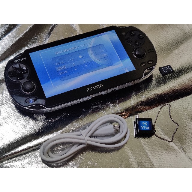 PS Vita PCH-1100 純正メモリカード、充電器、ソフト付き