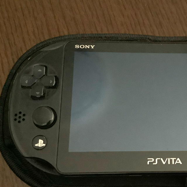 PlayStation Vita(プレイステーションヴィータ)の【勝手に値下げキャンペーン実施中】PlayStation Vita エンタメ/ホビーのゲームソフト/ゲーム機本体(携帯用ゲーム機本体)の商品写真