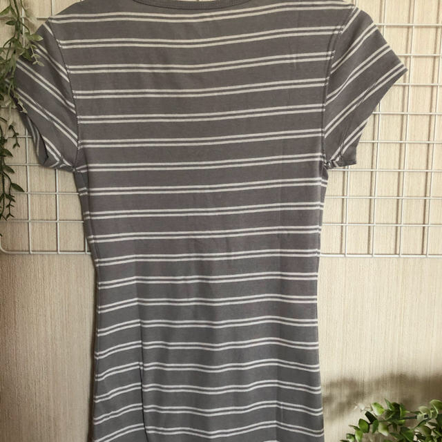 Old Navy(オールドネイビー)のライトグレー半袖Tシャツ レディースのトップス(Tシャツ(半袖/袖なし))の商品写真