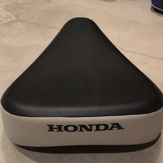 ホンダ(ホンダ)のスーパーカブ 110cc クラシカルホワイト の純正シート(パーツ)