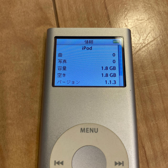 Apple(アップル)のApple iPod nano 2GB MA477J 週末特価 スマホ/家電/カメラのオーディオ機器(ポータブルプレーヤー)の商品写真