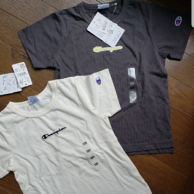 Champion(チャンピオン)の専用　新品　Champion　Tシャツ　４枚セット キッズ/ベビー/マタニティのキッズ服女の子用(90cm~)(Tシャツ/カットソー)の商品写真