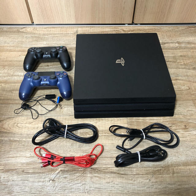 PlayStation4(プレイステーション4)のSONY PlayStation4 PRO 1TB CUH-7200BB01美品 エンタメ/ホビーのゲームソフト/ゲーム機本体(家庭用ゲーム機本体)の商品写真