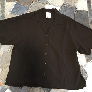 レイビームス(Ray BEAMS)のレイビームス　半袖シャツ　黒(シャツ/ブラウス(半袖/袖なし))