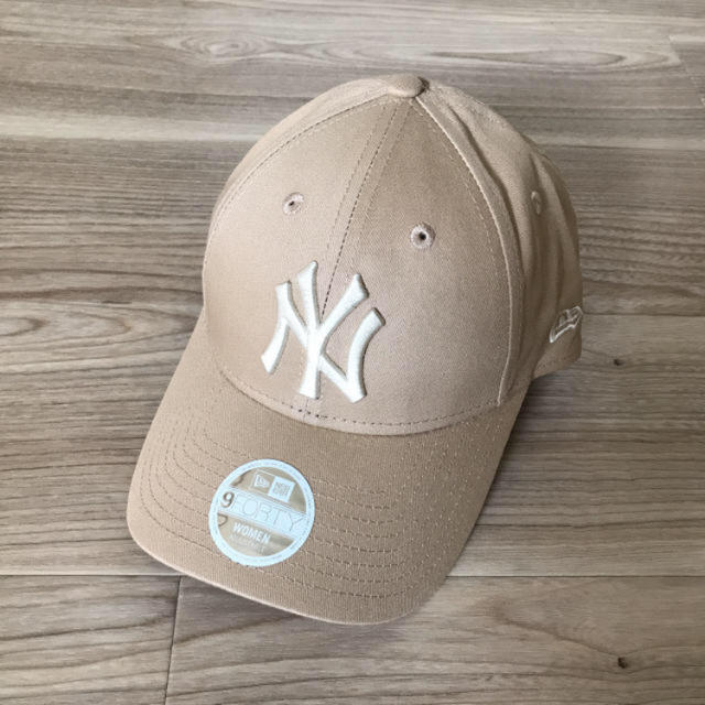 NEW ERA(ニューエラー)のニューエラ キャップ NY ヤンキース ストーン ベージュ レディースの帽子(キャップ)の商品写真