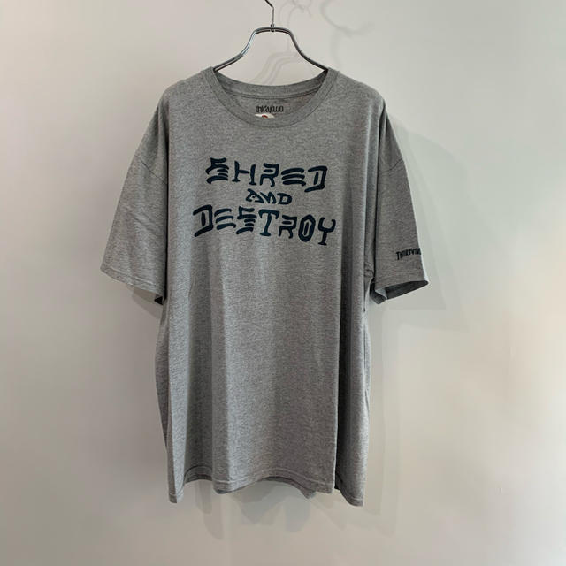 THIRTVTWO プリント Tシャツ　文字　アルフレッド　デザイン古着 メンズのトップス(Tシャツ/カットソー(半袖/袖なし))の商品写真