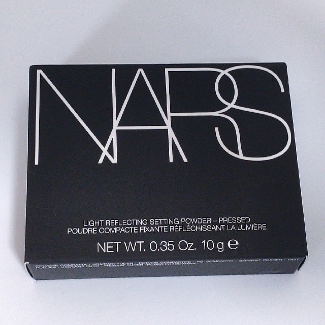 NARS(ナーズ)のNARS ライトリフレクティングセッティングパウダー プレストN 【10g】 コスメ/美容のベースメイク/化粧品(フェイスパウダー)の商品写真