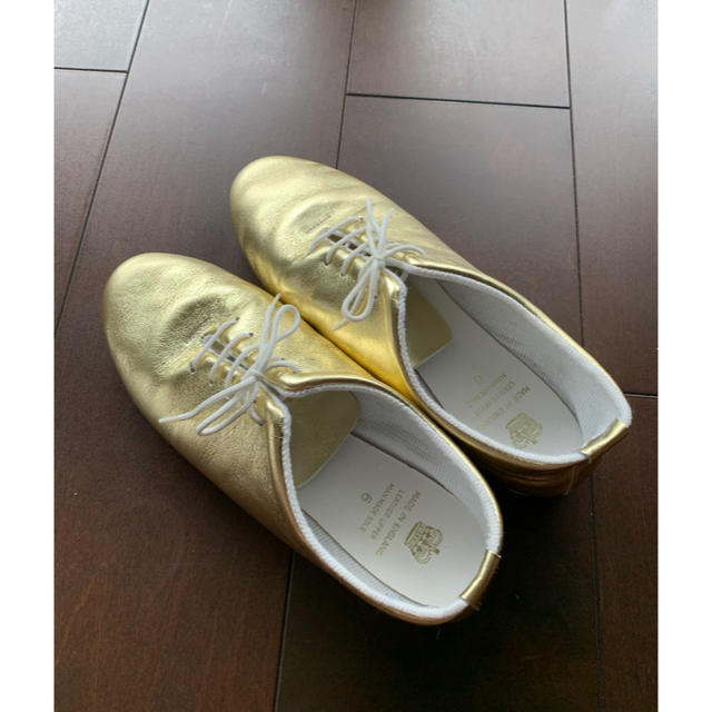 IL BISONTE(イルビゾンテ)の美品　希少　ゴールド　クラウン　ジャズシューズ　24 定価13200円 レディースの靴/シューズ(バレエシューズ)の商品写真