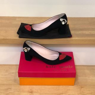 ケイトスペードニューヨーク(kate spade new york)の【美品】ケイトスペード　黒　スエード パンプス(ハイヒール/パンプス)