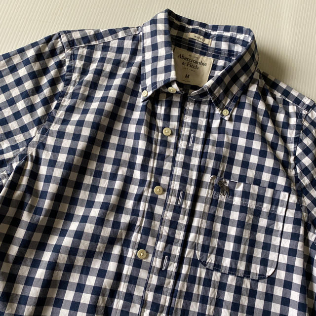 Abercrombie&Fitch(アバクロンビーアンドフィッチ)のアバクロ　チェックシャツ　Ｍ　ネイビー×ホワイト メンズのトップス(シャツ)の商品写真